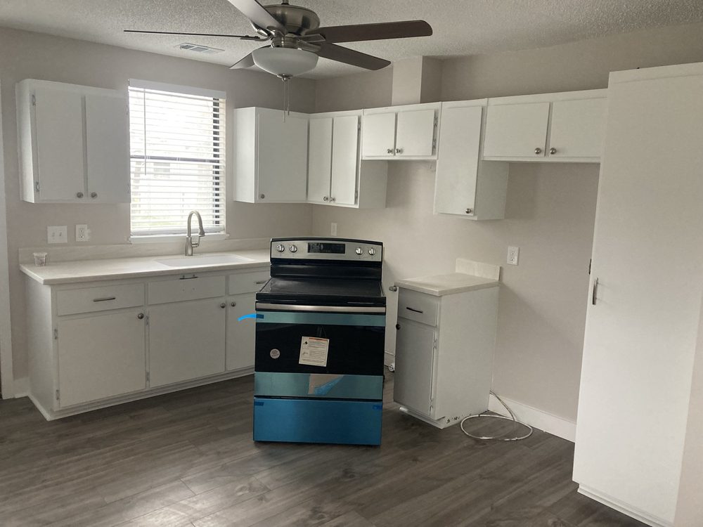 Finished bright white kitchen by Savannah Cabinets